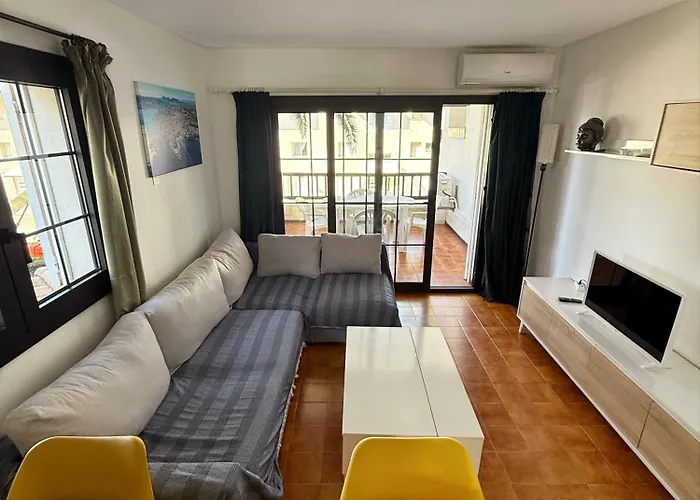 Apartamento en la Escala con piscina y parking