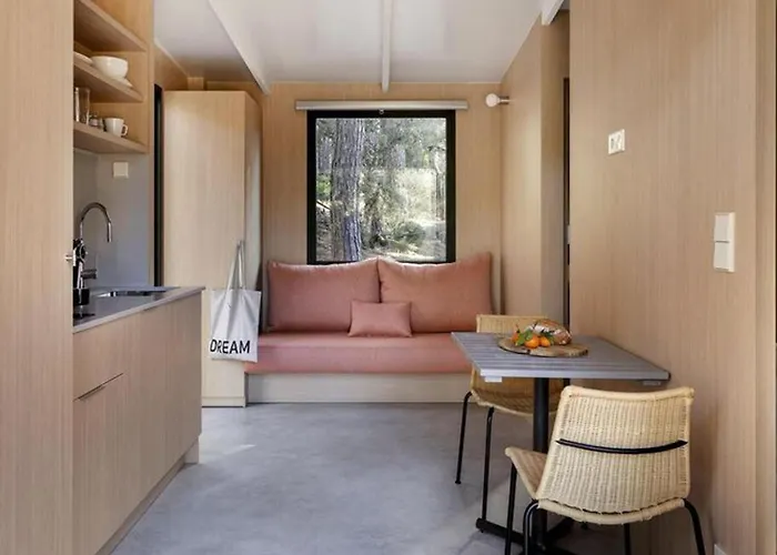 Mobil home avec terrasse à San Sebastián - API-1-52-463