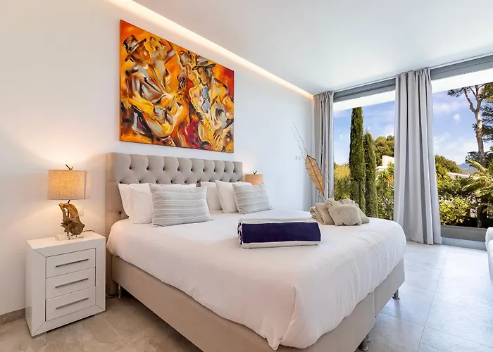 Modern Exclusive Villa With Pool And Mountain View