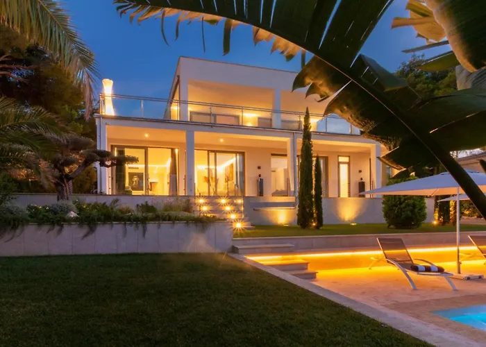 Modern Exclusive Villa With Pool And Mountain View