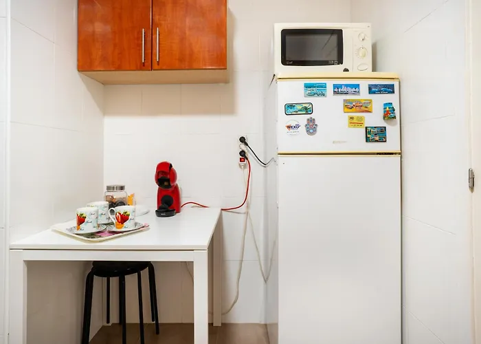Habitaciones con baño compartido en bonito Apartamento en Badalona