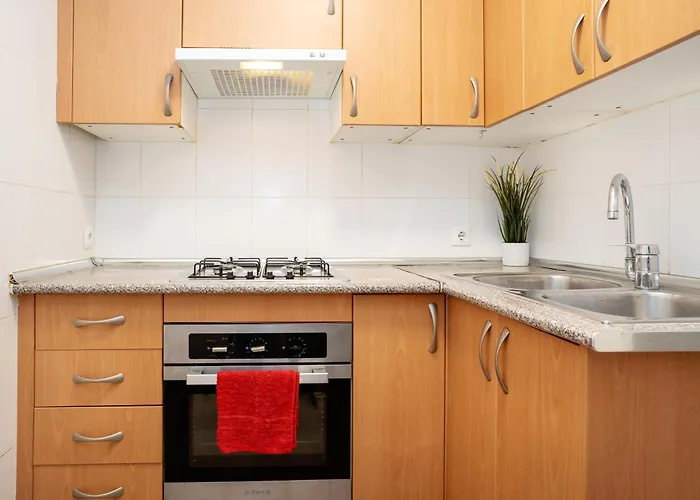 Habitaciones con baño compartido en bonito Apartamento en Badalona