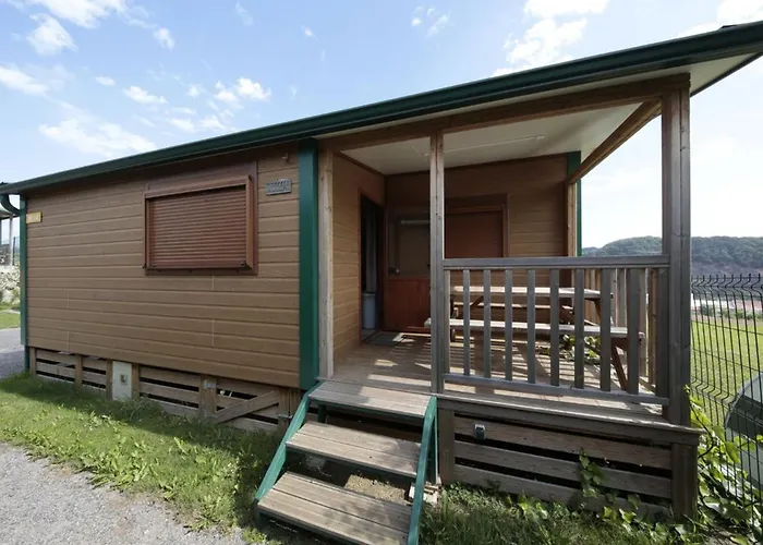 Bungalow Confort avec Terrasse - 5 Personnes, 2 Chambres - API-1-52-1819