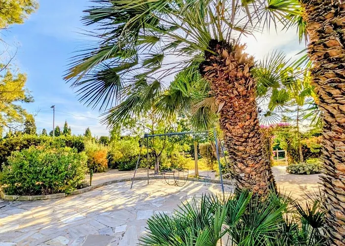 Villa, Big Pool With 3000M2 Garden And Bbq