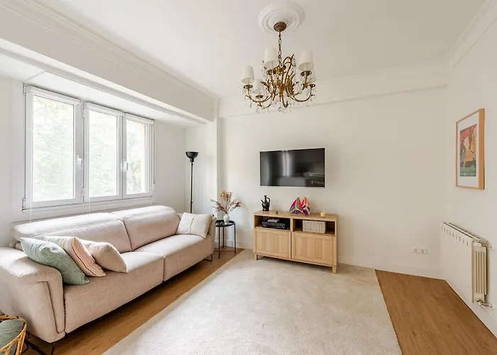 Renovated Apartment In Irun, 5 Minutes From Downtown