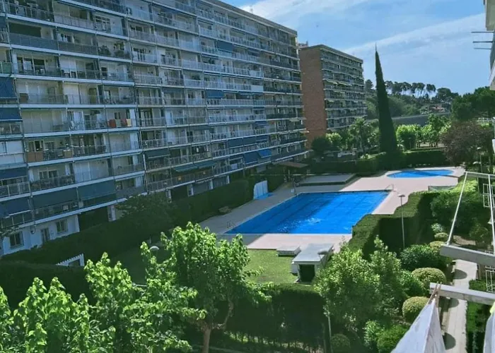 Oasis In Santa Susanna, Amazing Apartment With Pool