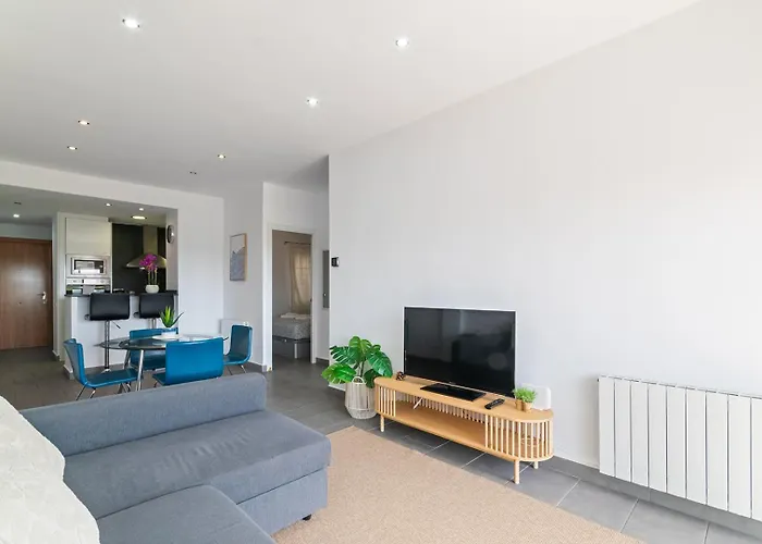 Cosy Well Situed Apartment With Sea View