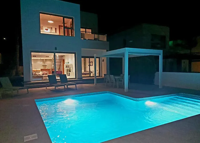 Modern Villa Frontline Golf