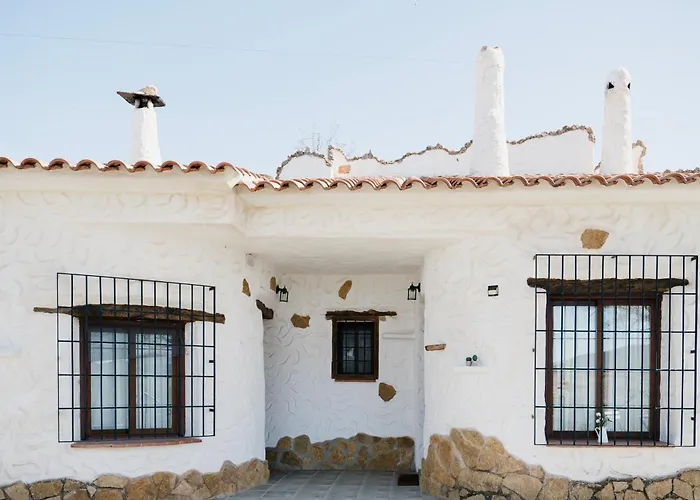 Cuevas El Atochal Orígenes