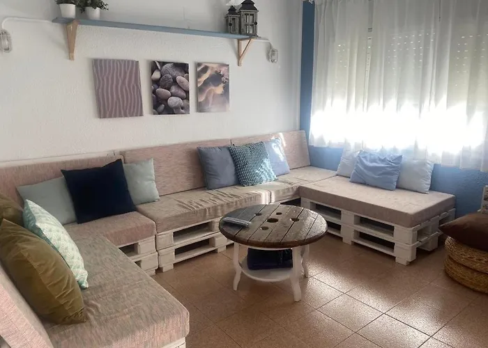 Lola'S Beach House