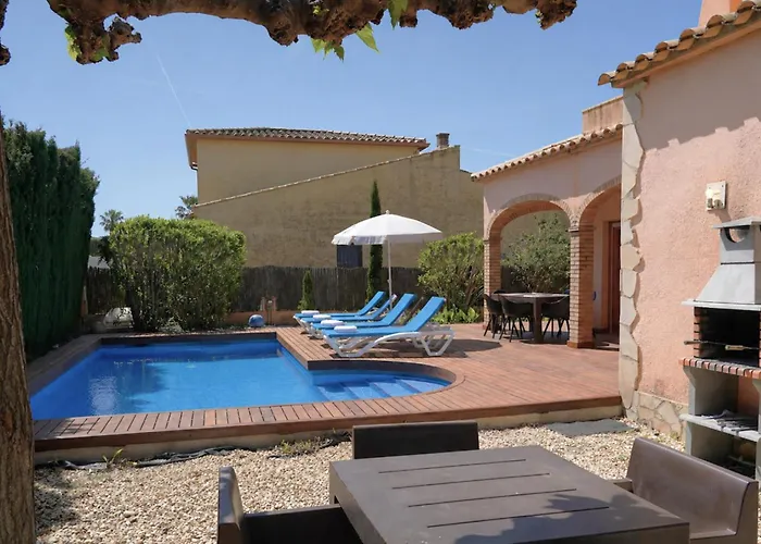 Superb Villa Near Sandy Beach Sant Pere Pescador, Amfora 64