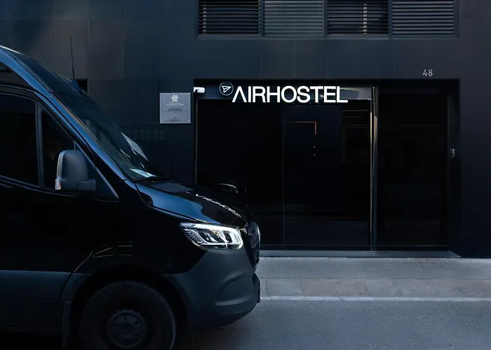 Airhostel Barcelona Airport 24h