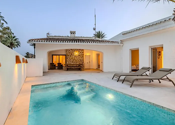 Urbanización El Oasis, 20 Villas en 1ª Línea Playa