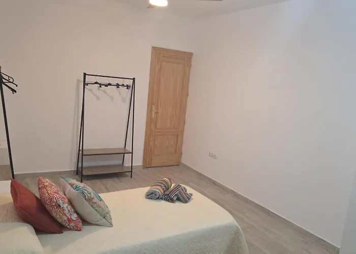 LUJOSO ADOSADO de TRES HABITACIONES en VERA PLAYA A 200 METROS DEL MAR