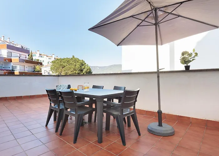Lets Holidays Big Terrace House And 2 Parking