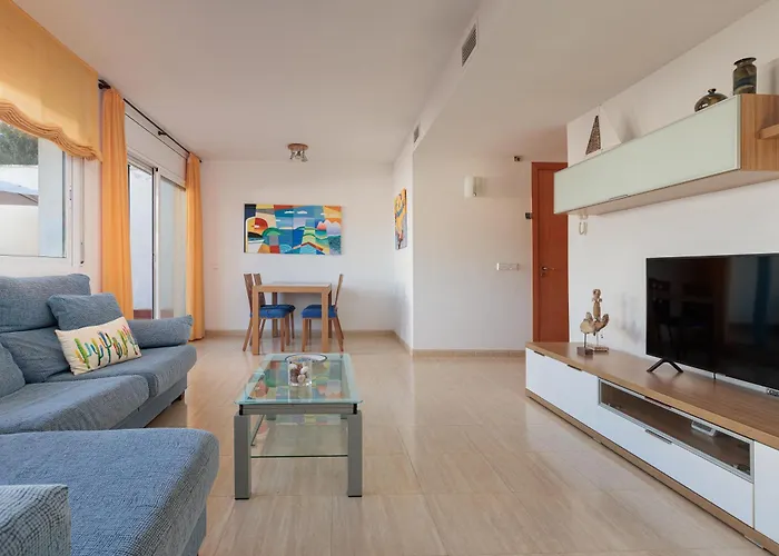 Lets Holidays Big Terrace House And 2 Parking