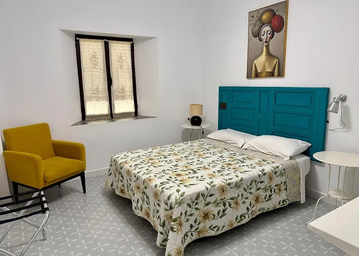 Apartamentos Mula y Morales - Bajos céntricos con entrada independiente