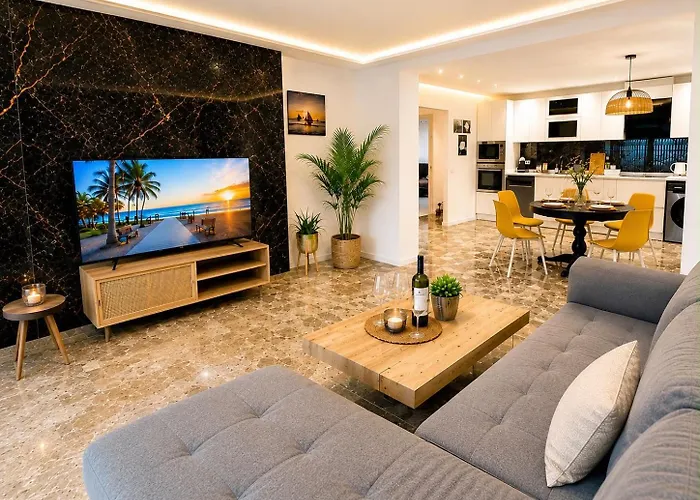 Del Mar Modern Spacious 3-Bedroom Apartment Near The Beach