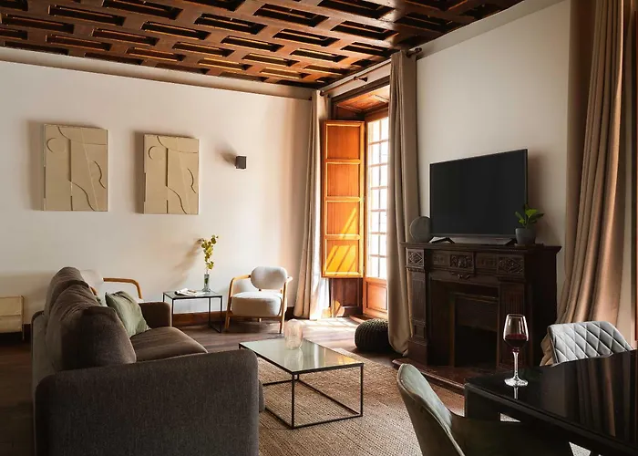 Limehome Vitoria Palacio de los Álava-Velasco