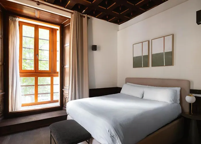 Limehome Vitoria Palacio de los Álava-Velasco