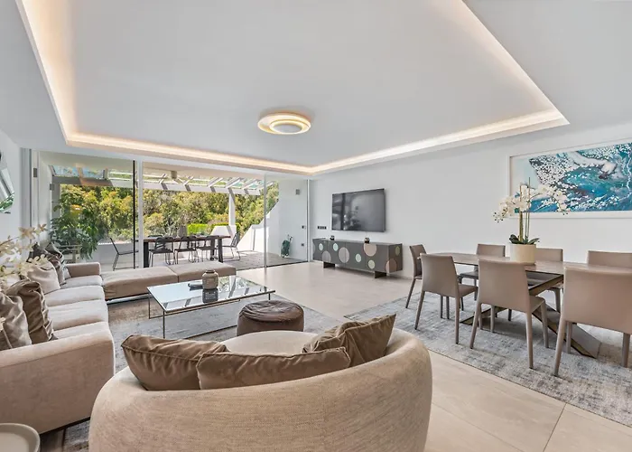 Luxury 5-Bedroom Townhouse In Puente Romano