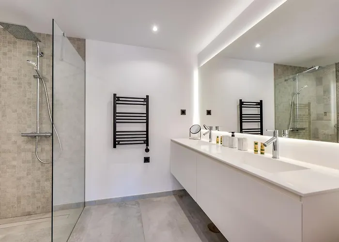 Luxury 5-Bedroom Townhouse In Puente Romano