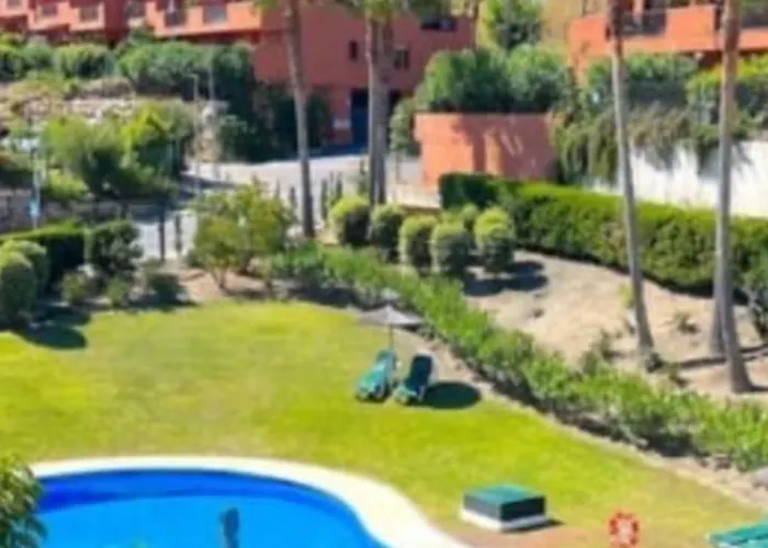 Estepona apartamento en planta baja con jardín privado y siete piscinas