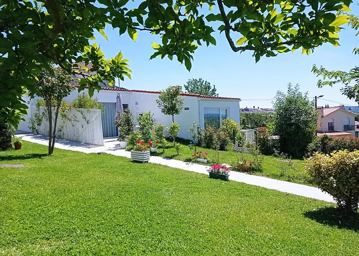 LAR JARDÍN - Casas con jardín y parking privado