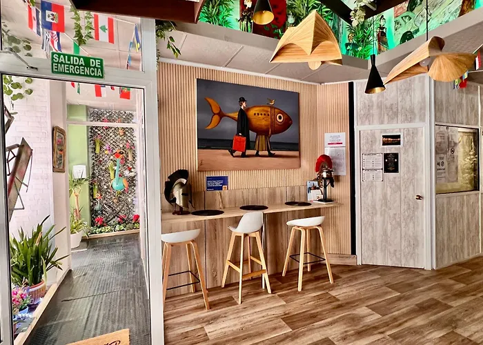 Hostel Pepper-Gold -Pedestrian Strett-3 Minutes From Marine -Very Spacious Room -Bed Rooms 8 Guest 55 M2 And 8 Guest 65 M2