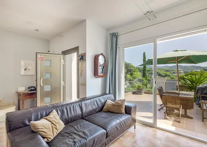 Your Pet-Friendly Home In Sant Pol