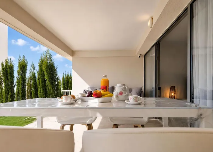 Modern Pool Bungalow