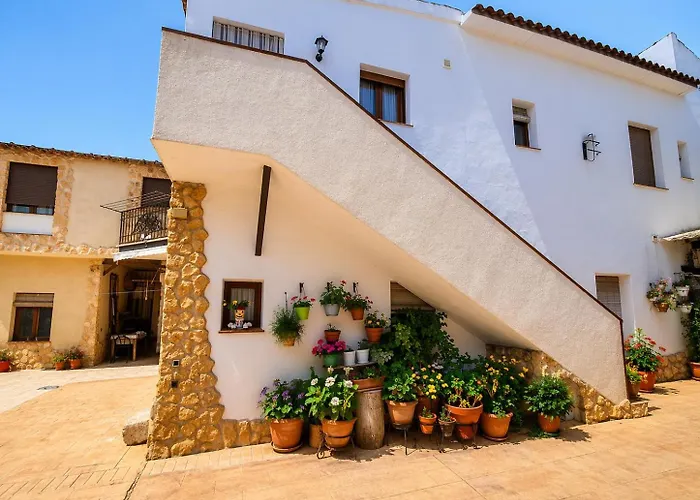 CASA RURAL LOS ABUELOS COMPLEJO CON PISCINA COMPARTIDA ,a