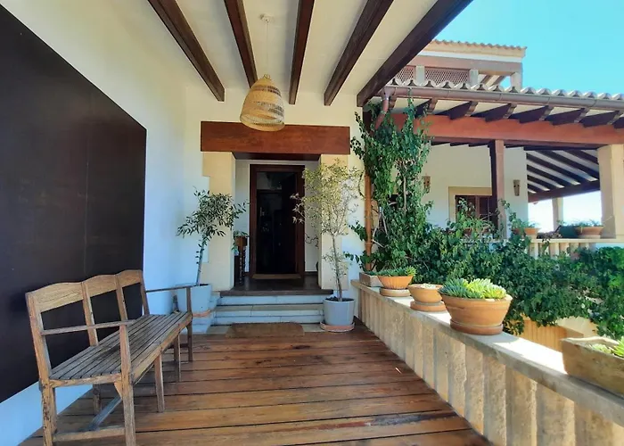 Charming Villa By The Sea