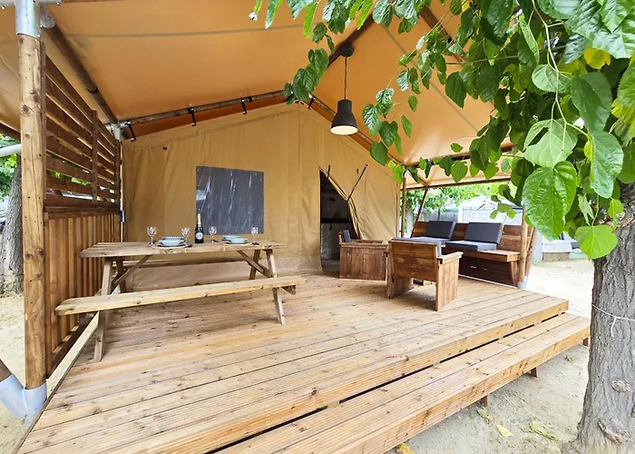 Camping Costa Dorada Tienda Lua
