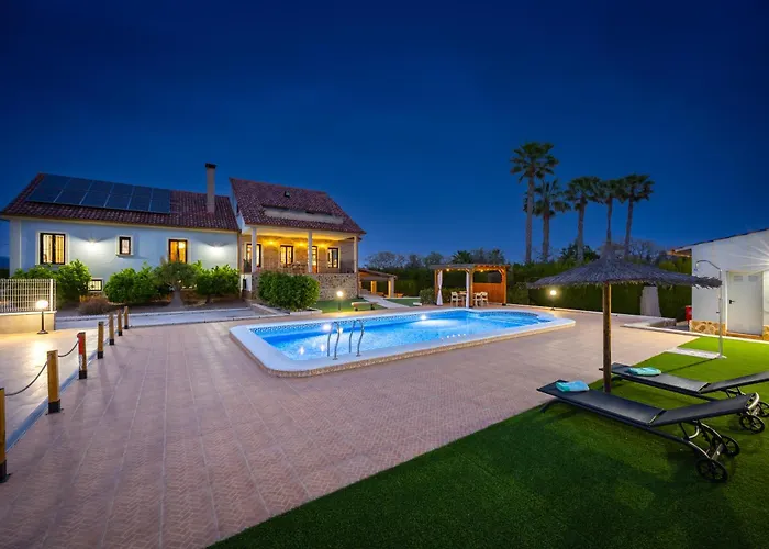 Summer Oasis Retreat Villa By Fidalsa