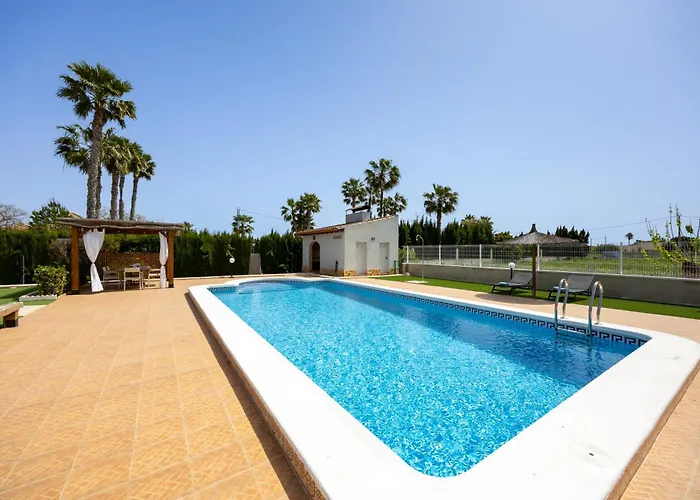 Summer Oasis Retreat Villa By Fidalsa
