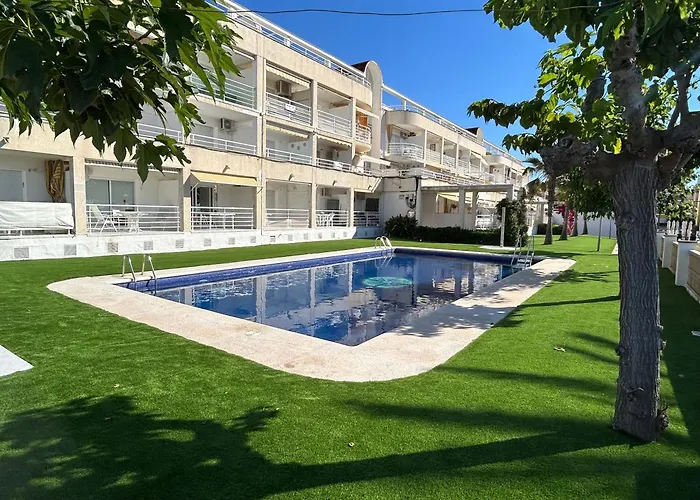An Oasis Right On The Beachfront, Shops 200 Metres Away