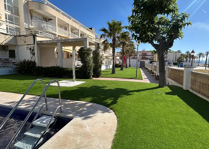 An Oasis Right On The Beachfront, Shops 200 Metres Away
