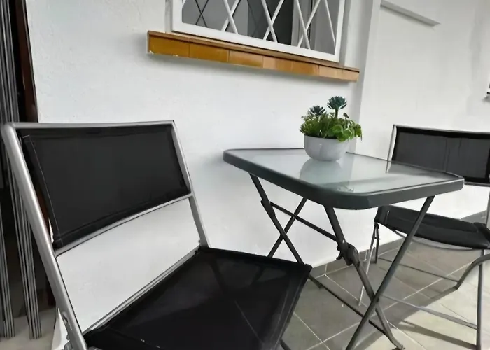 Oasis In Santa Susanna, Amazing Apartment With Pool