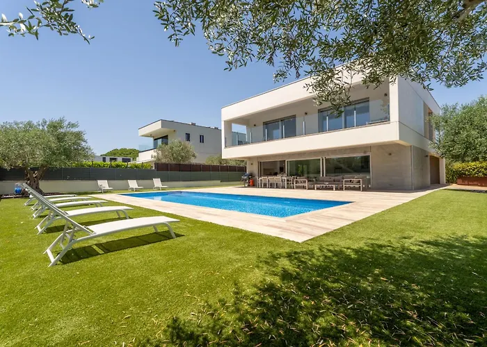 Modern Villa Olivera With Private Pool