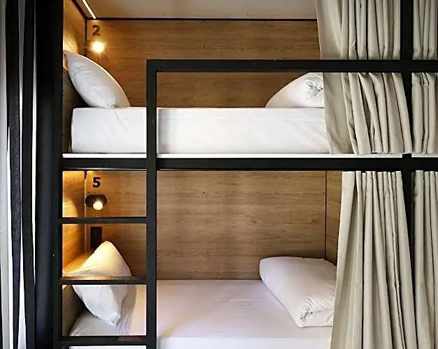 Black And White Hostel Palamos