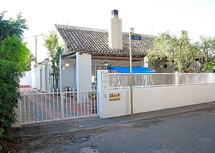Lovely Villa Next To The Beach