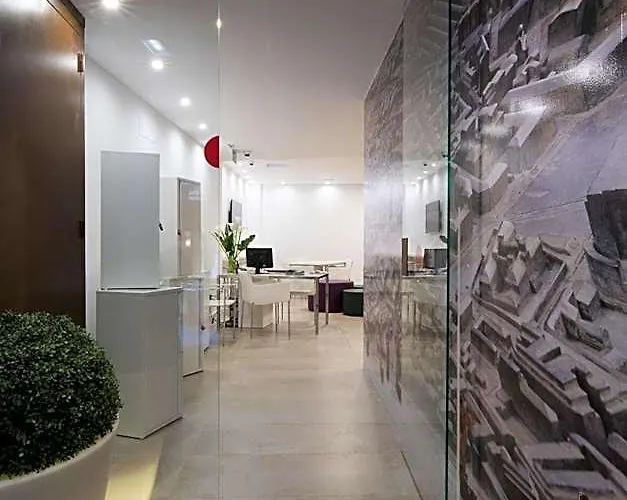 Globetrotter Hostel, By Albany