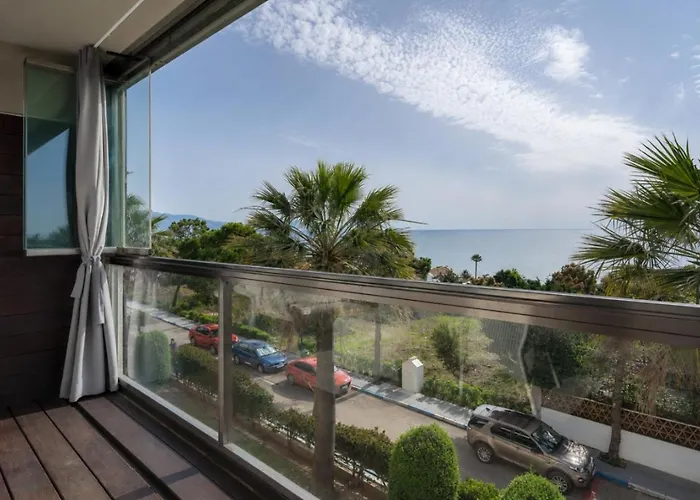 Topfloor Apartment With Terrace And Sea Views