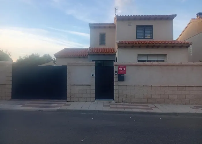 Casa Puerta de Toledo, a 5 minutos de Puy du Fou