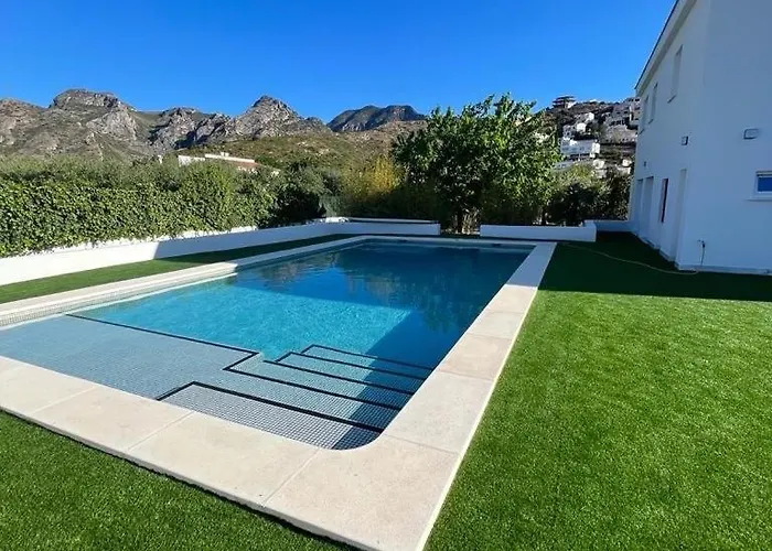 Chalet con Piscina en Gandía