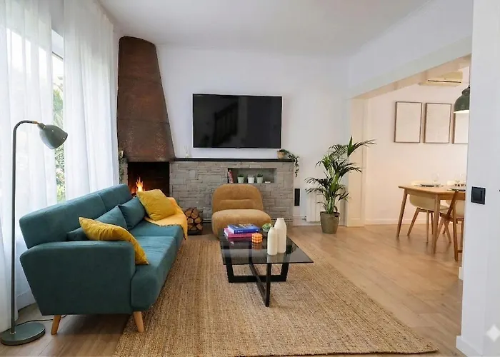 Family Home 3 Mins Walk Beach & Village