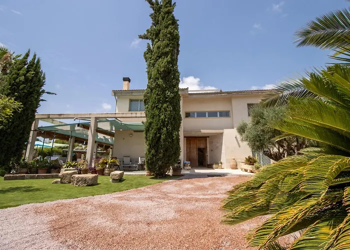 Canpera Family Villa