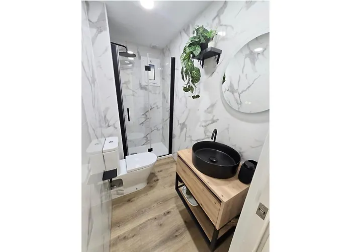 Private Rooms Easy Access To Airport & City Center