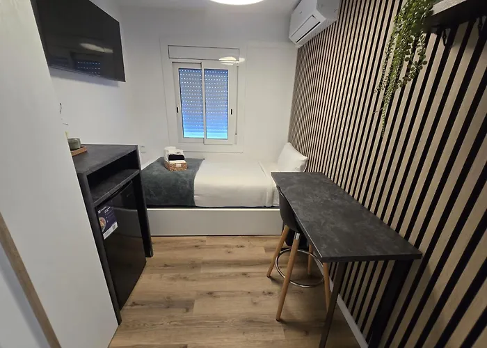 Private Rooms Easy Access To Airport & City Center
